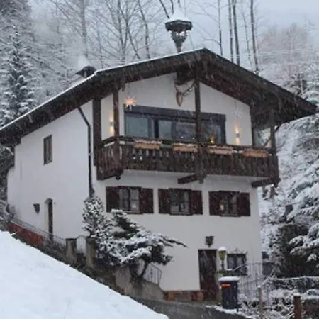 Apartment House 8 *